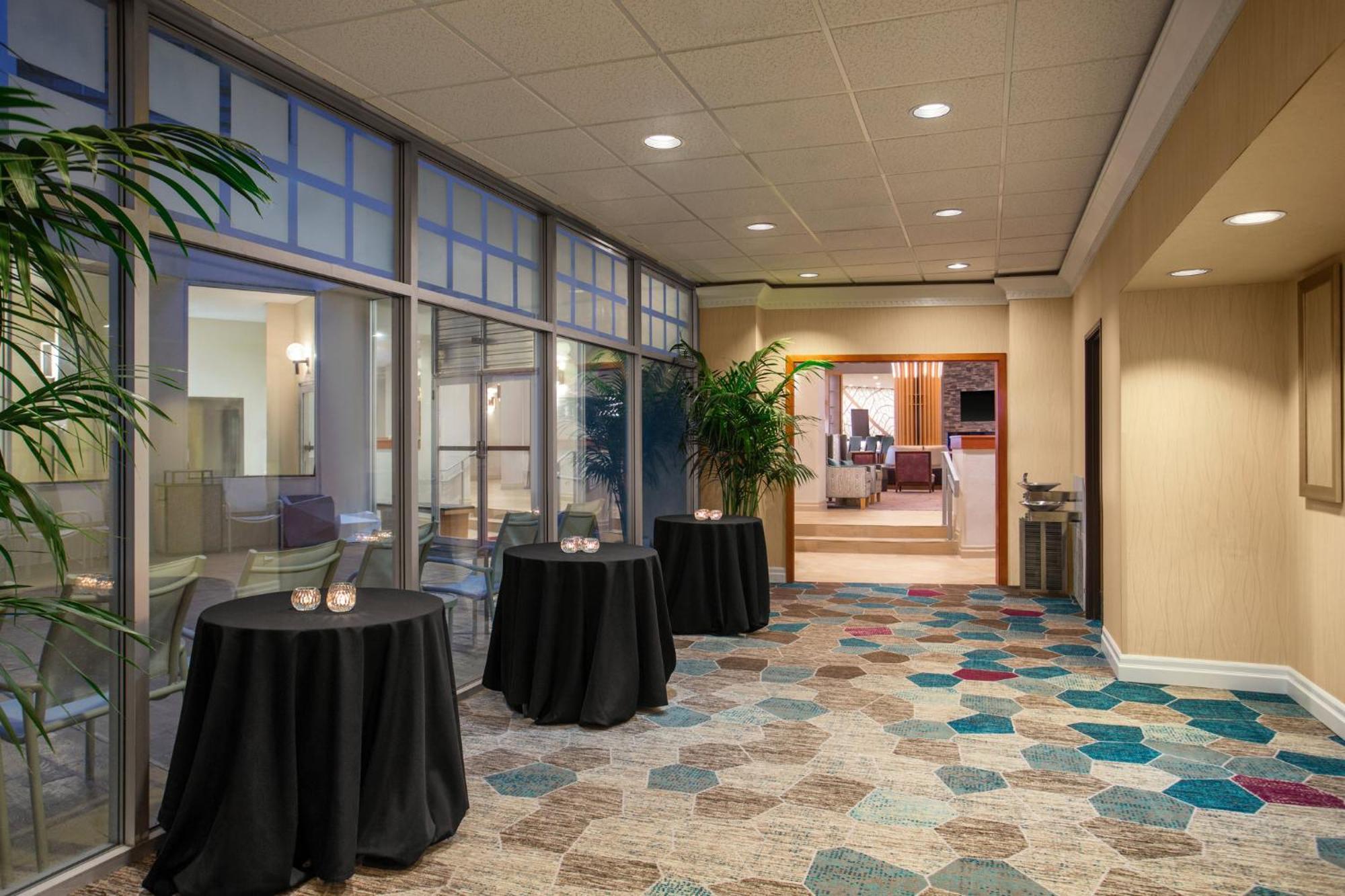 Ac Hotel By Marriott Portland Lake Oswego Exterior photo